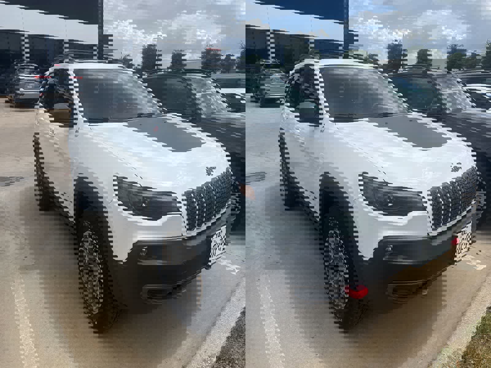 Used 2020 Jeep Cherokee Trailhawk w/ Comfort/Convenience Group image 6