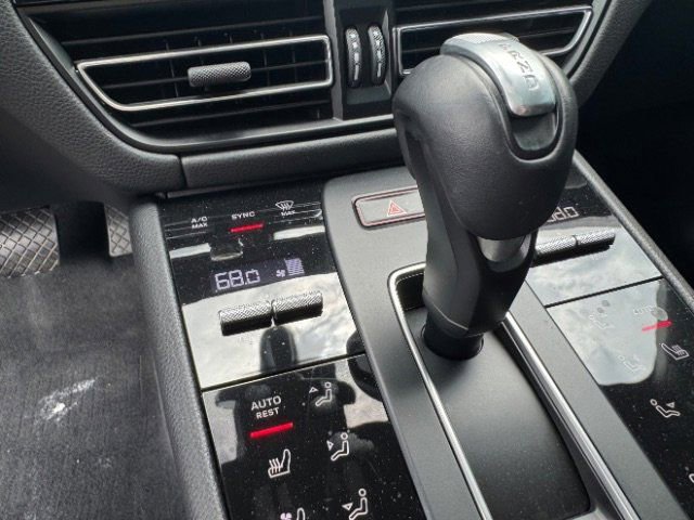 Used 2024 Porsche Macan Turbo AWD/4WD image 35