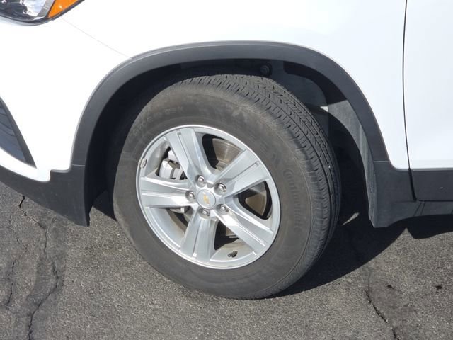 Used 2022 Chevrolet Trax LS w/ Tint and Cruise Package image 19