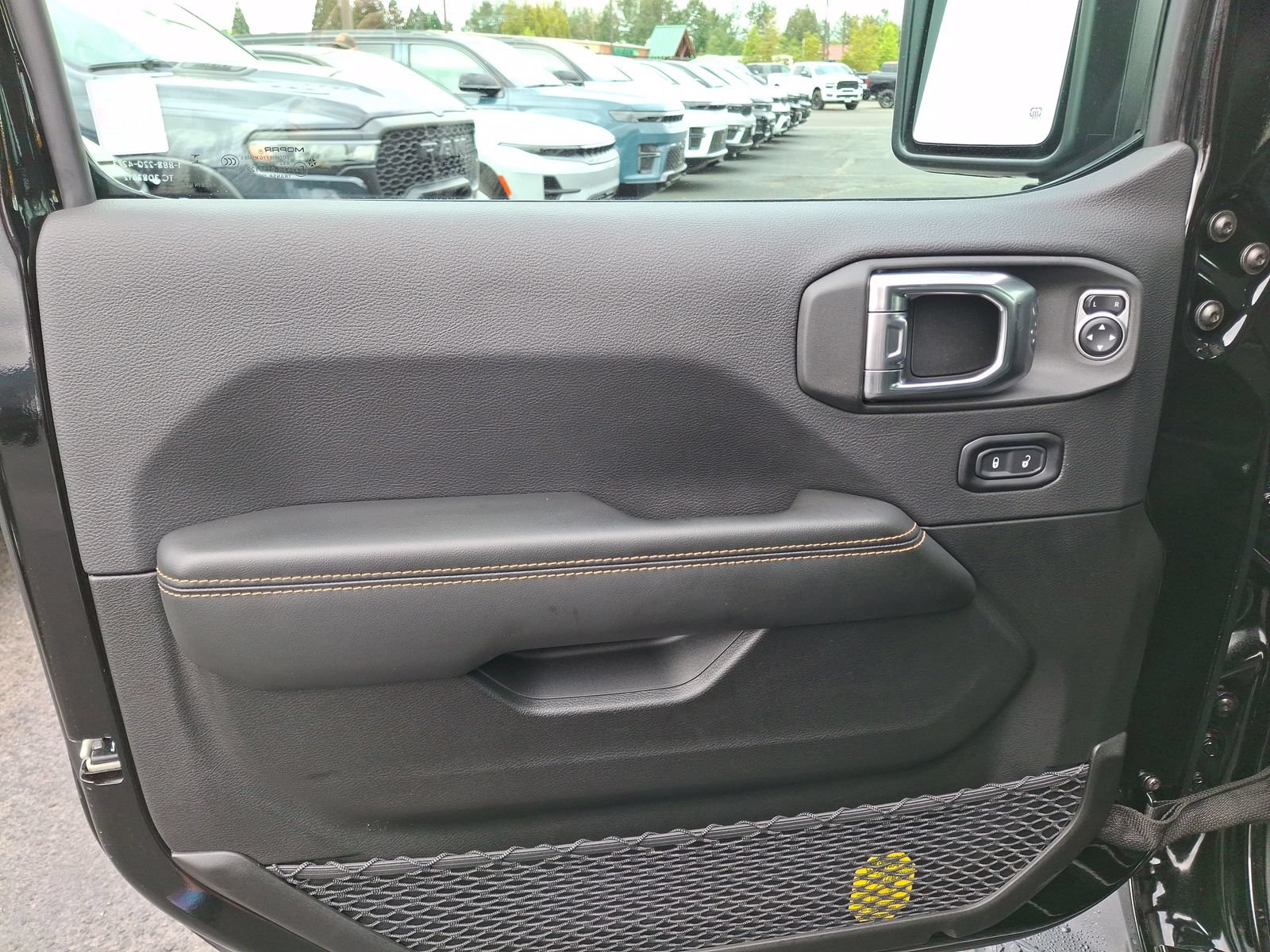 Used 2025 Jeep Gladiator Sport AWD/4WD image 15