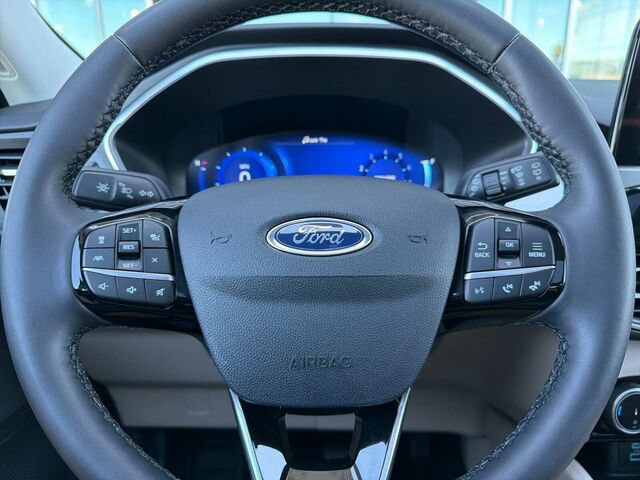 Used 2022 Ford Escape Titanium w/ Class II Trailer Tow Package AWD/4WD image 28