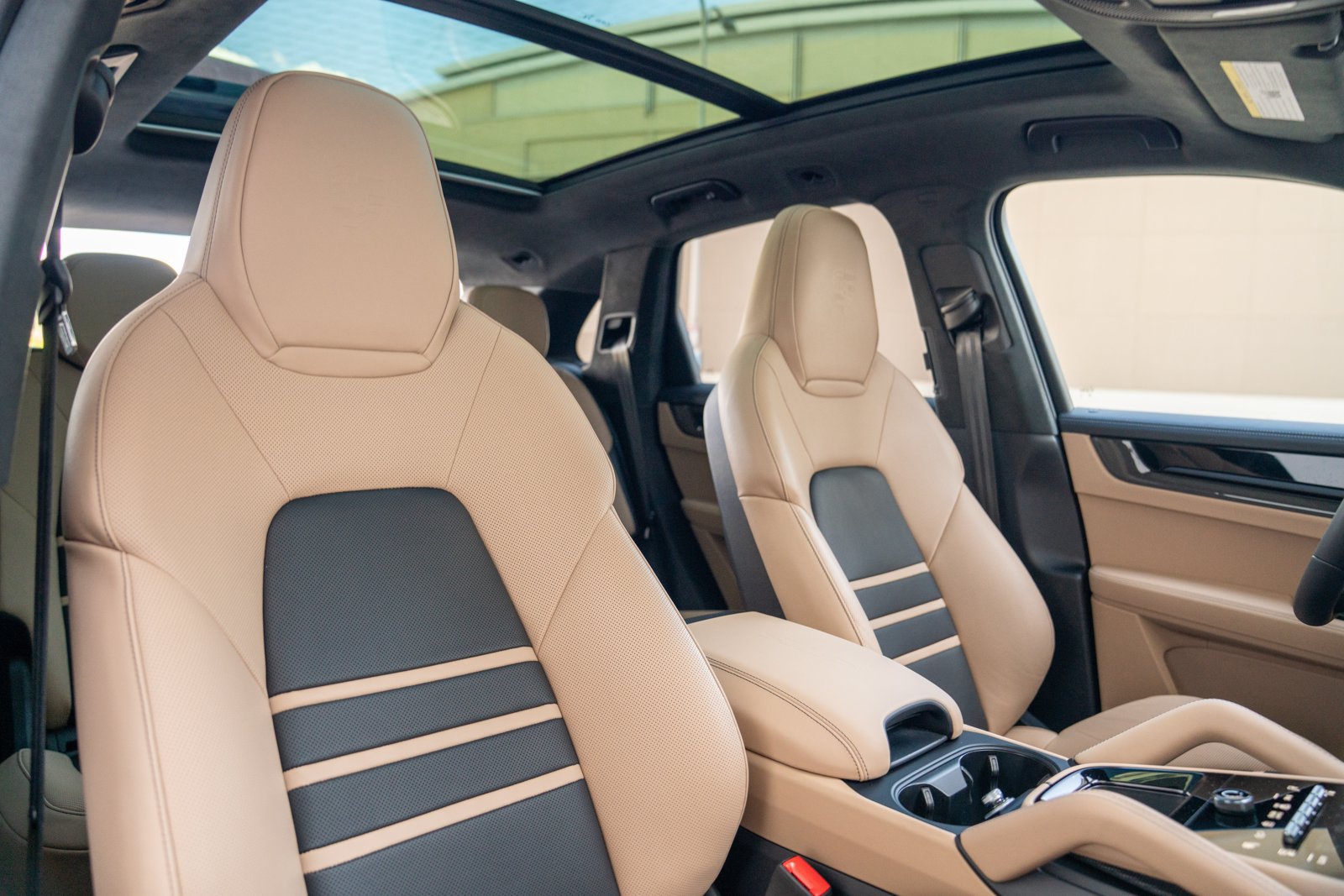 Certified 2025 Porsche Cayenne GTS AWD/4WD image 28