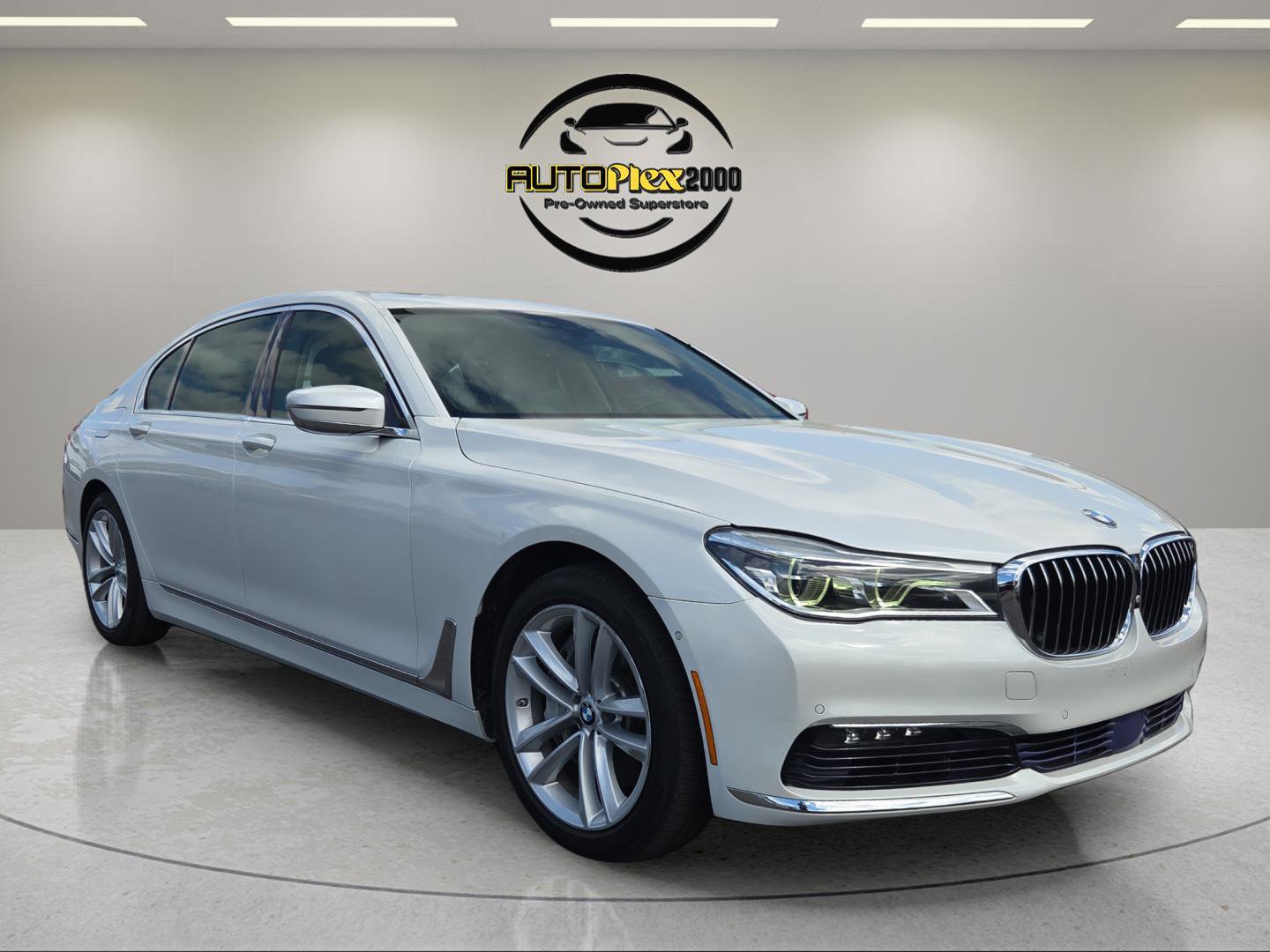 Used 2017 BMW 750i image 1