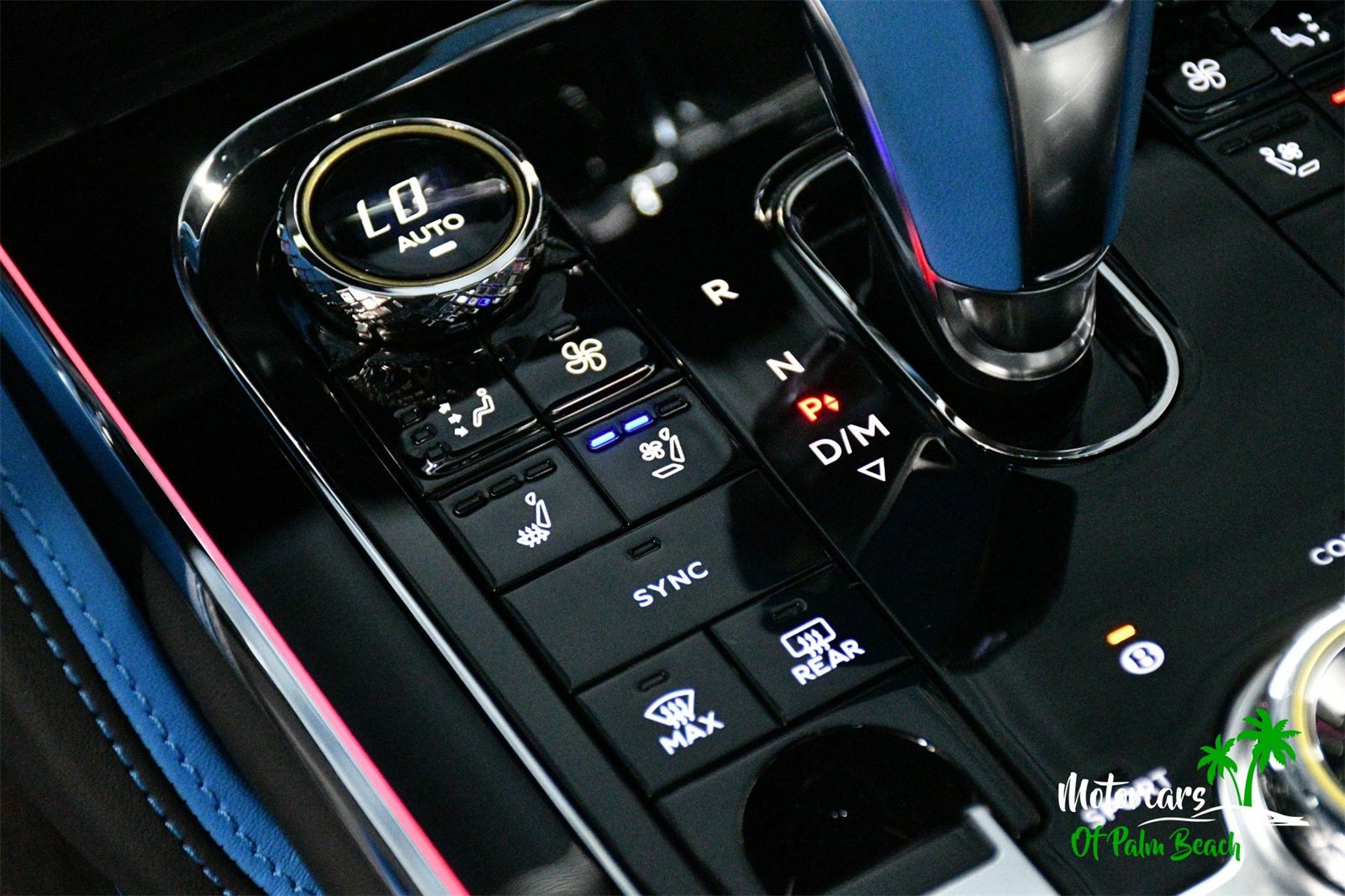 Used 2025 Bentley Flying Spur Plug-In Hybrid image 42