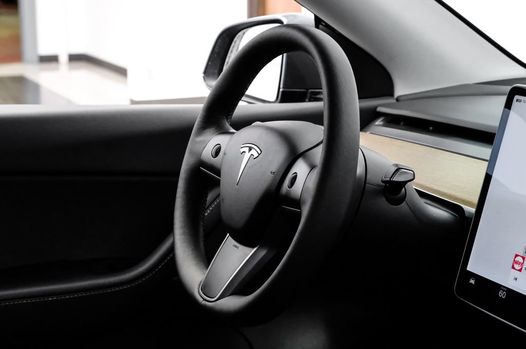 Used 2022 Tesla Model Y Long Range AWD/4WD image 14