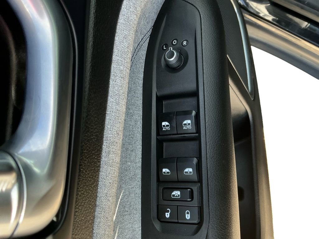 Used 2024 Jeep Compass Latitude image 23