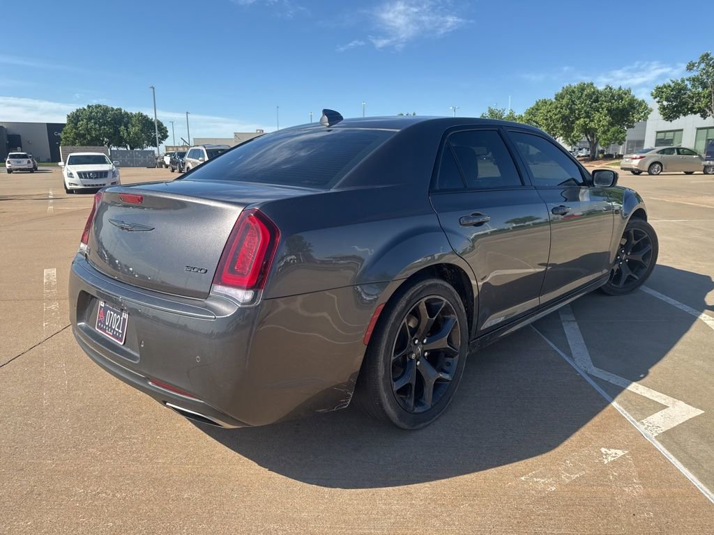Used 2021 Chrysler 300 Touring L RWD image 2