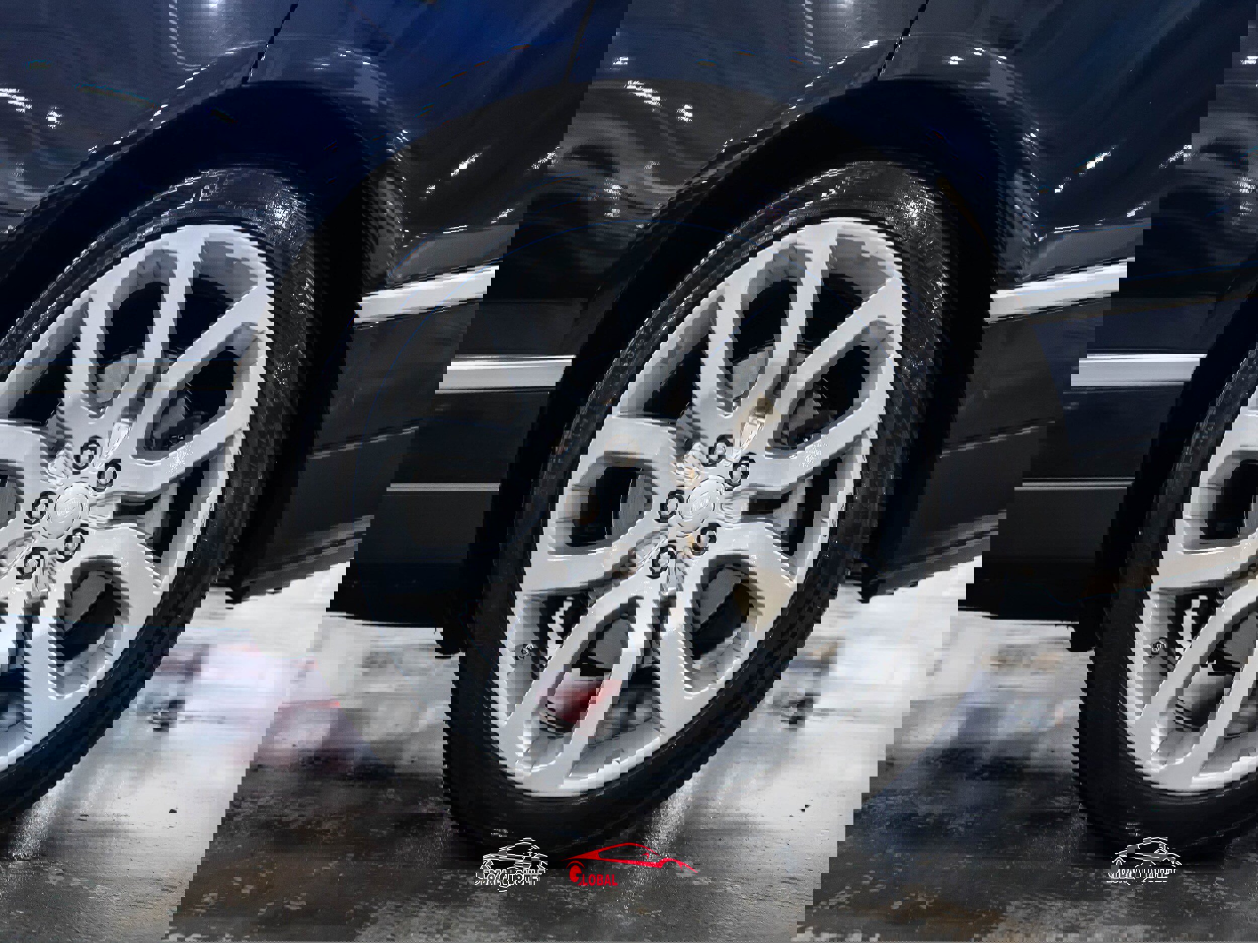 Used 2016 Land Rover Range Rover Autobiography image 12