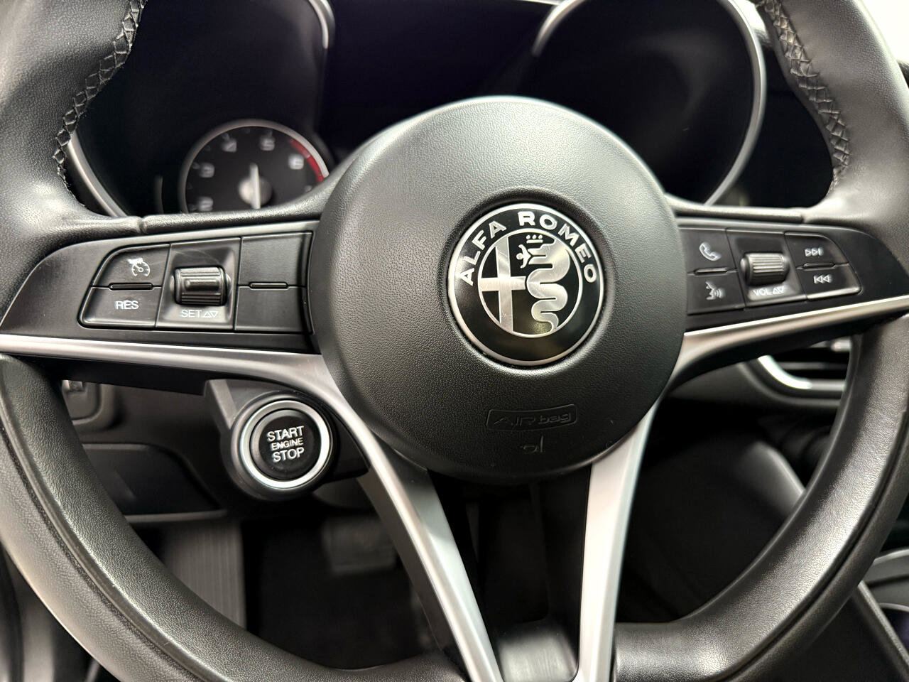 Used 2018 Alfa Romeo Giulia AWD image 18