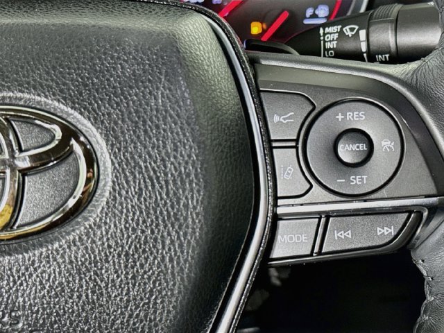 Used 2020 Toyota Camry XSE FWD image 12
