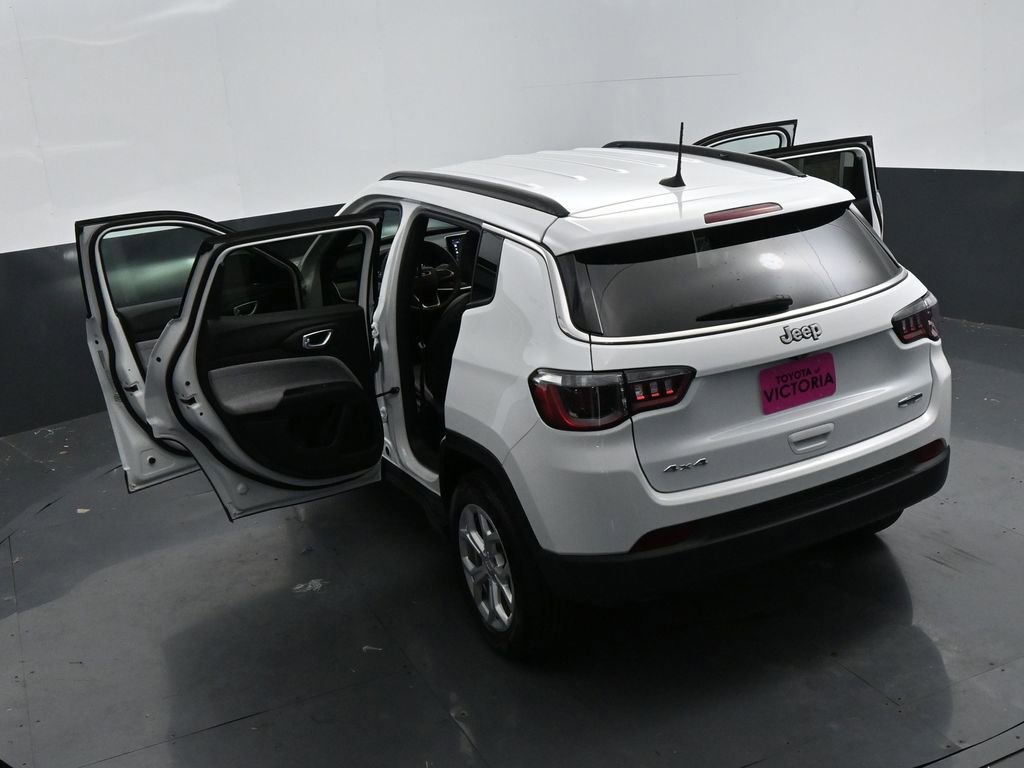 Used 2024 Jeep Compass Latitude image 21