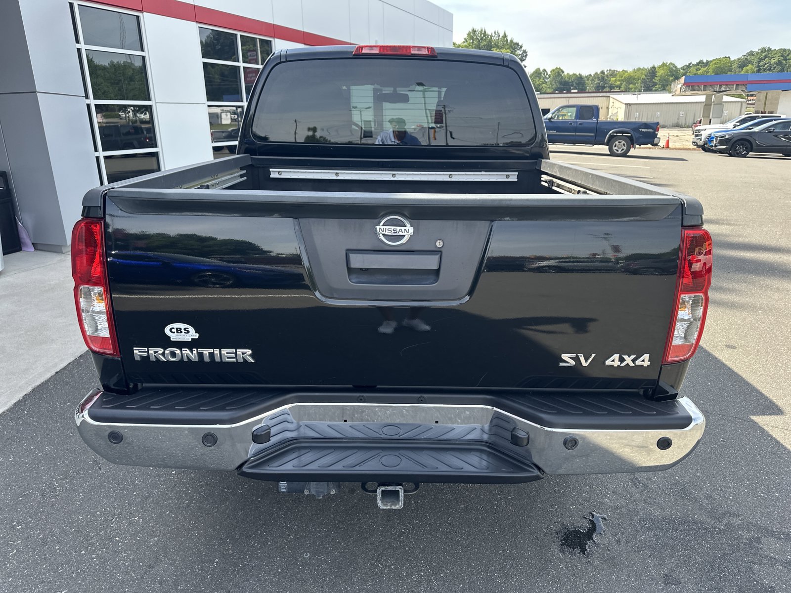 Used 2017 Nissan Frontier SV w/ SV Value Truck Package AWD/4WD image 8