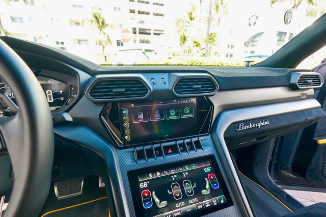 Used 2023 Lamborghini Urus Performante image 73