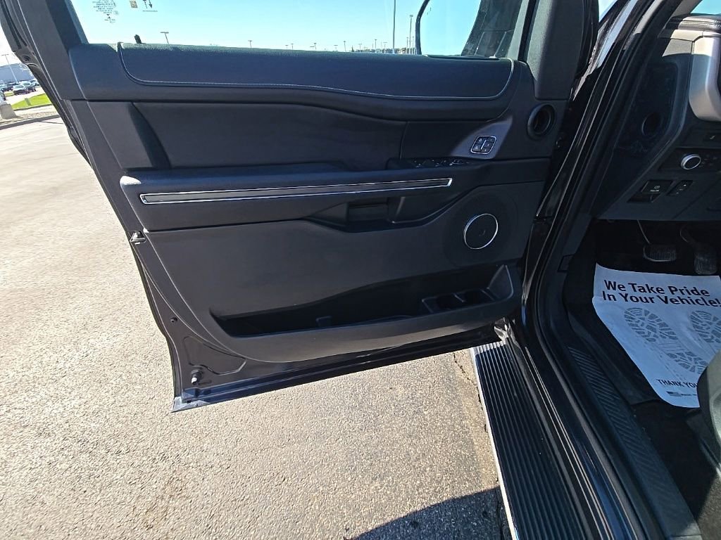Used 2022 Ford Expedition XLT image 12