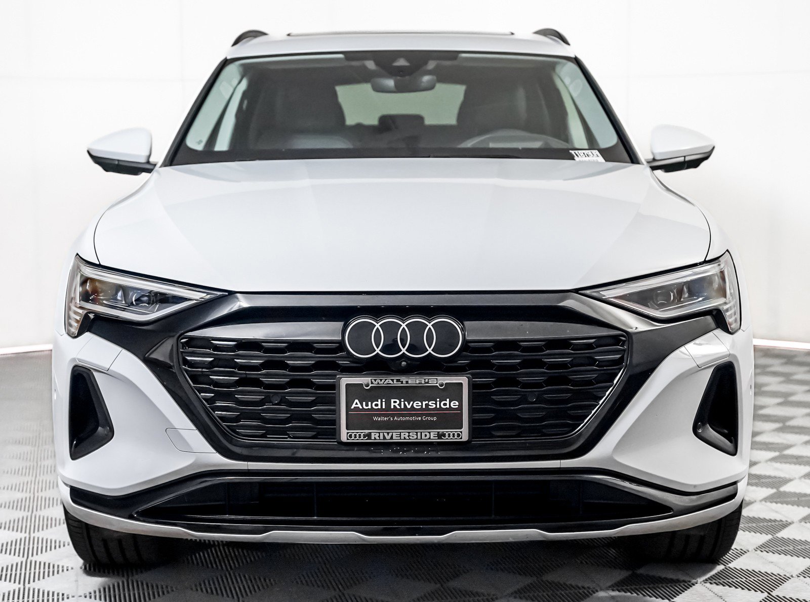 Used 2024 Audi Q8 e-tron Prestige w/ Prestige Package image 6