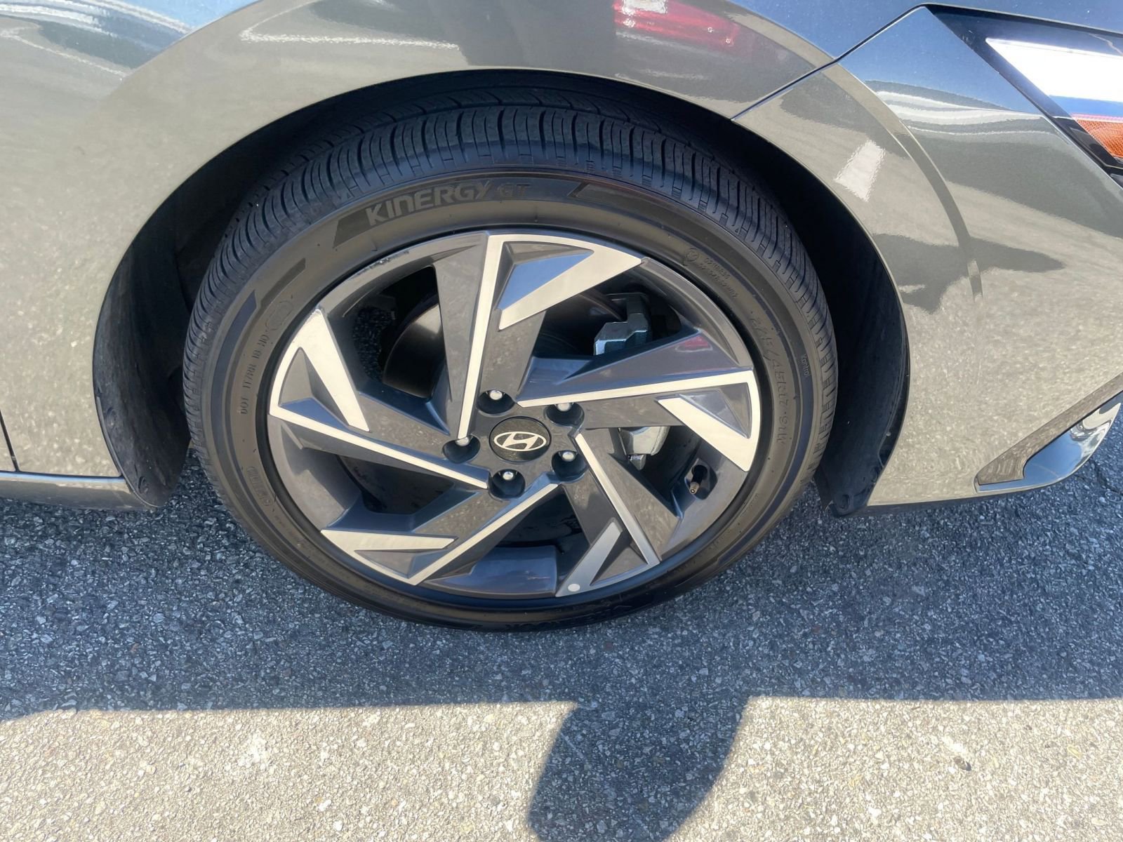 Used 2025 Hyundai Elantra Limited image 33