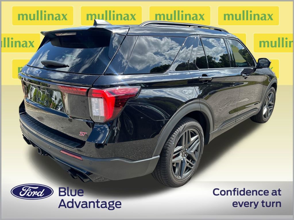 Used 2025 Ford Explorer ST image 2