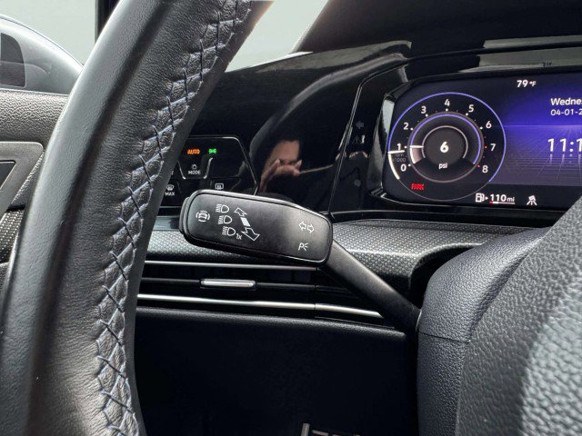 Used 2022 Volkswagen Golf R image 25