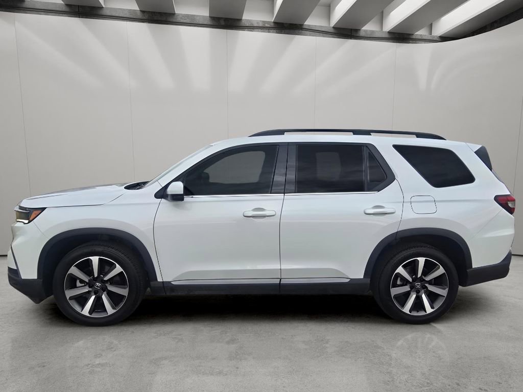 Used 2024 Honda Pilot Touring image 2
