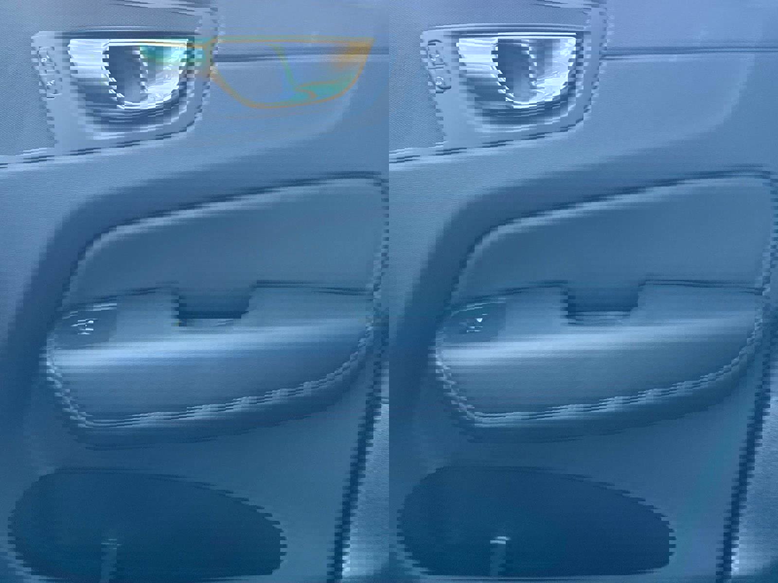 Certified 2025 Volvo XC60 B5 Plus image 21