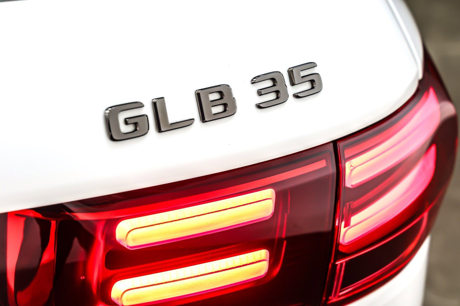 Used 2025 Mercedes-Benz GLB 35 AMG 4MATIC image 10