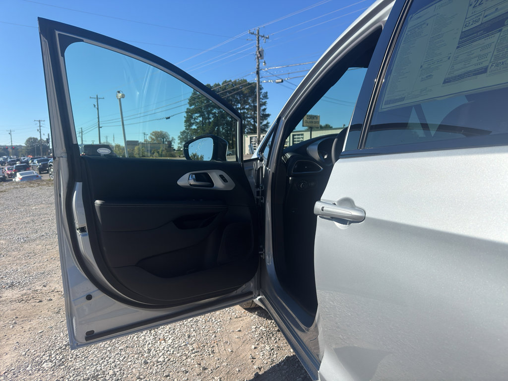 New 2026 Chrysler Pacifica Limited w/ S Appearance Package image 19