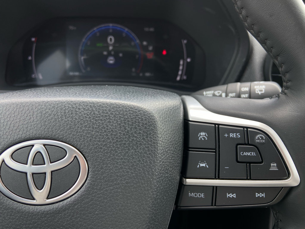 Used 2025 Toyota Grand Highlander AWD image 23