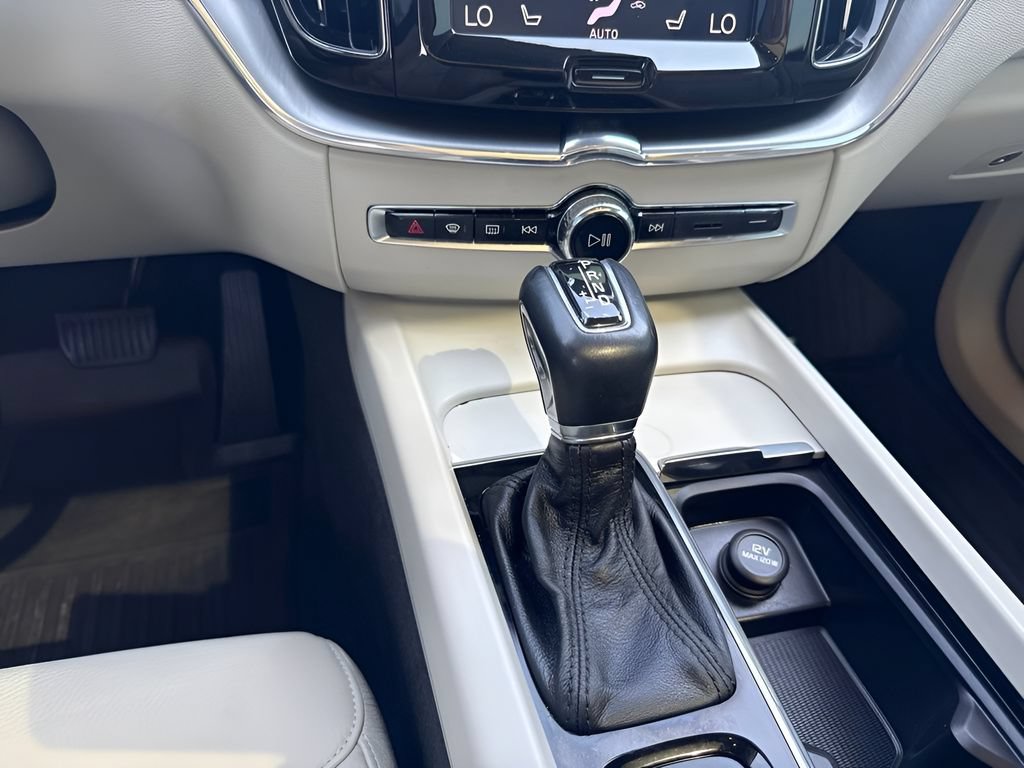 Used 2018 Volvo XC60 T6 Momentum w/ Convenience Package AWD/4WD image 14