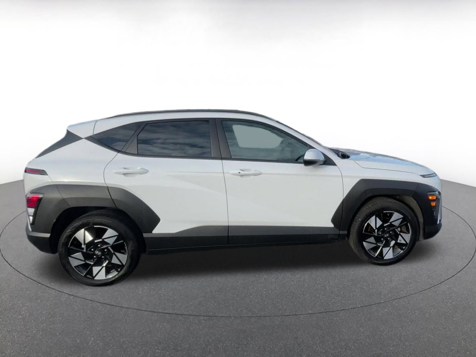 Used 2025 Hyundai Kona SEL image 16