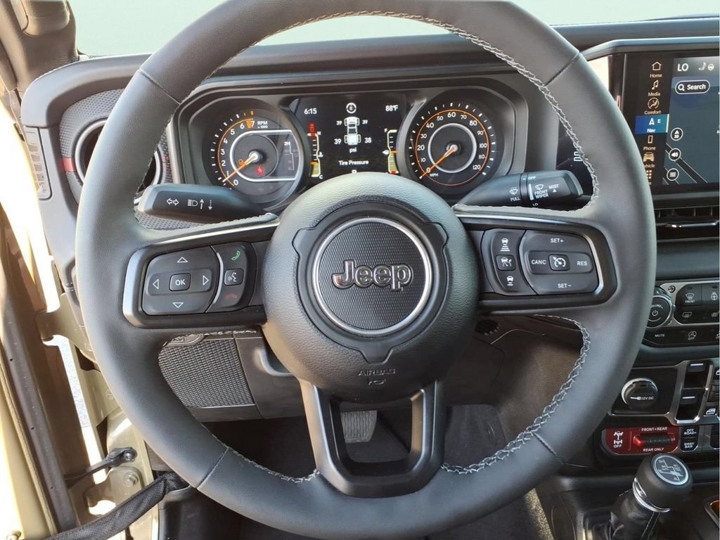 Used 2025 Jeep Gladiator Rubicon AWD/4WD image 23