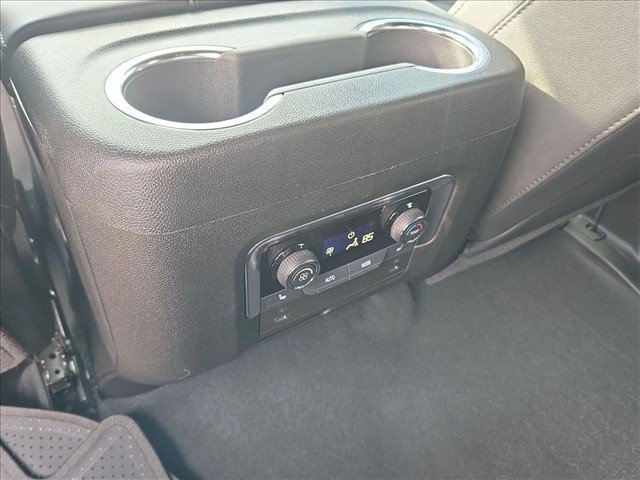 Used 2026 Chevrolet Suburban LT w/ Comfort Package RWD image 17