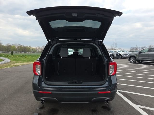 Certified 2022 Ford Explorer XLT w/ Equipment Group 202A image 11