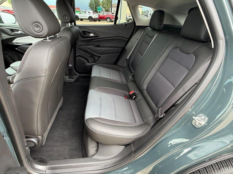 Used 2025 Chevrolet Trax LT FWD image 14
