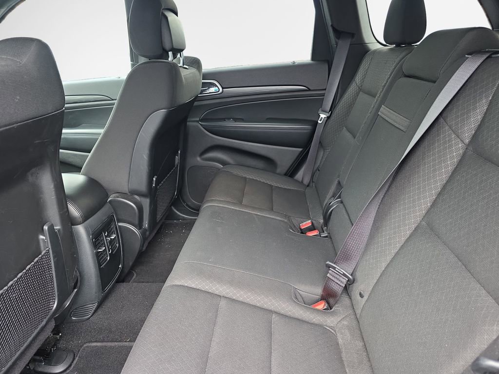 Used 2020 Jeep Grand Cherokee Laredo AWD/4WD image 22