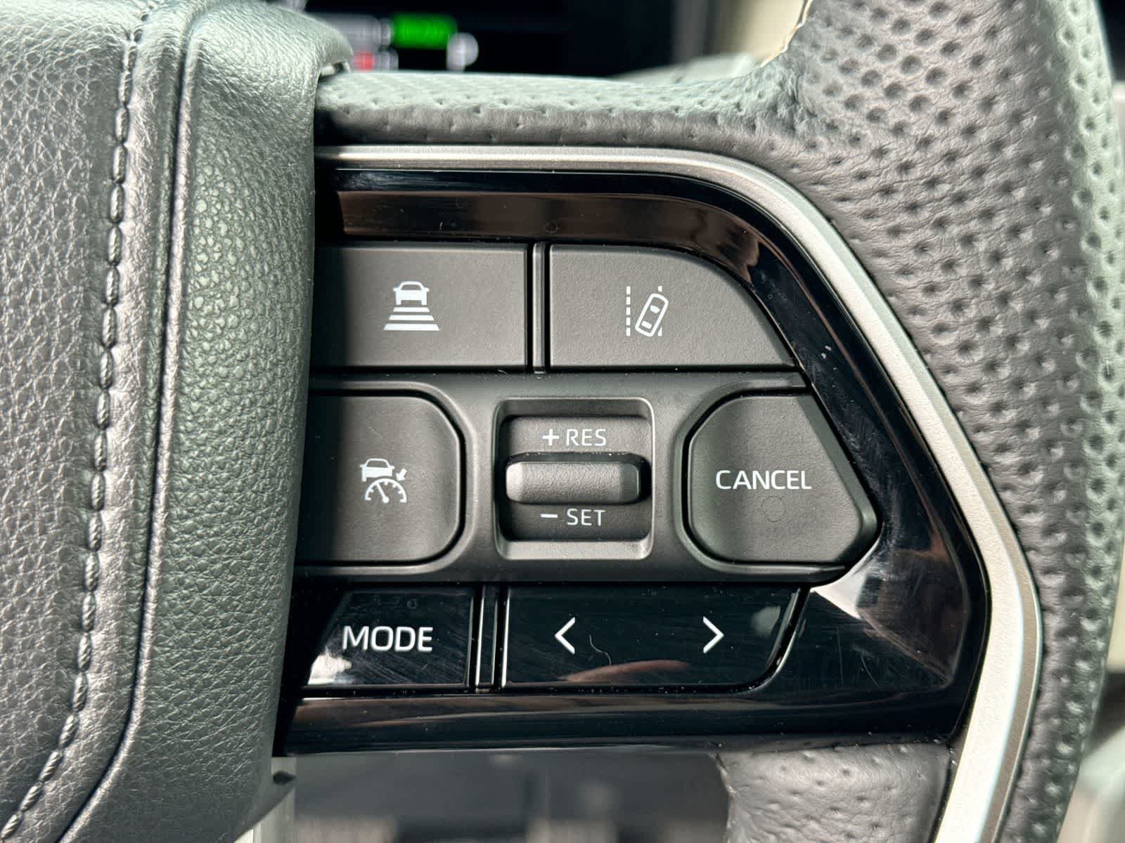 Used 2025 Toyota Sequoia Capstone AWD/4WD image 30