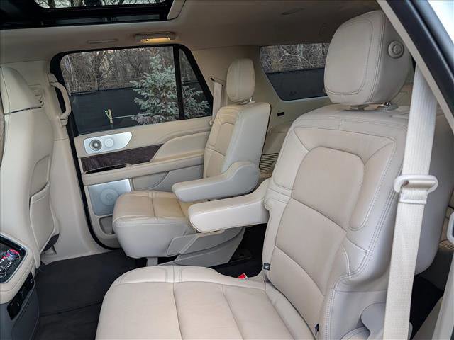 Used 2020 Lincoln Navigator Reserve w/ Luxury Package image 30
