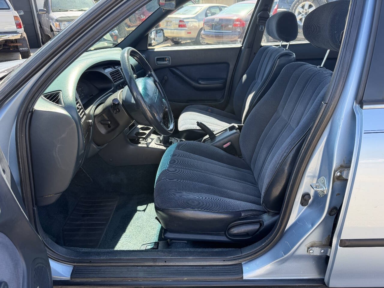 Used 1992 Toyota Camry Deluxe FWD image 25