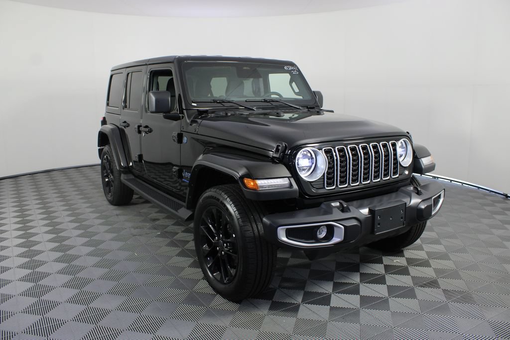 Used 2025 Jeep Wrangler Unlimited Sahara AWD/4WD image 24