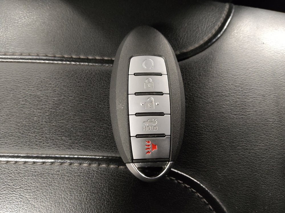 Used 2018 Nissan Rogue Sport SV image 32