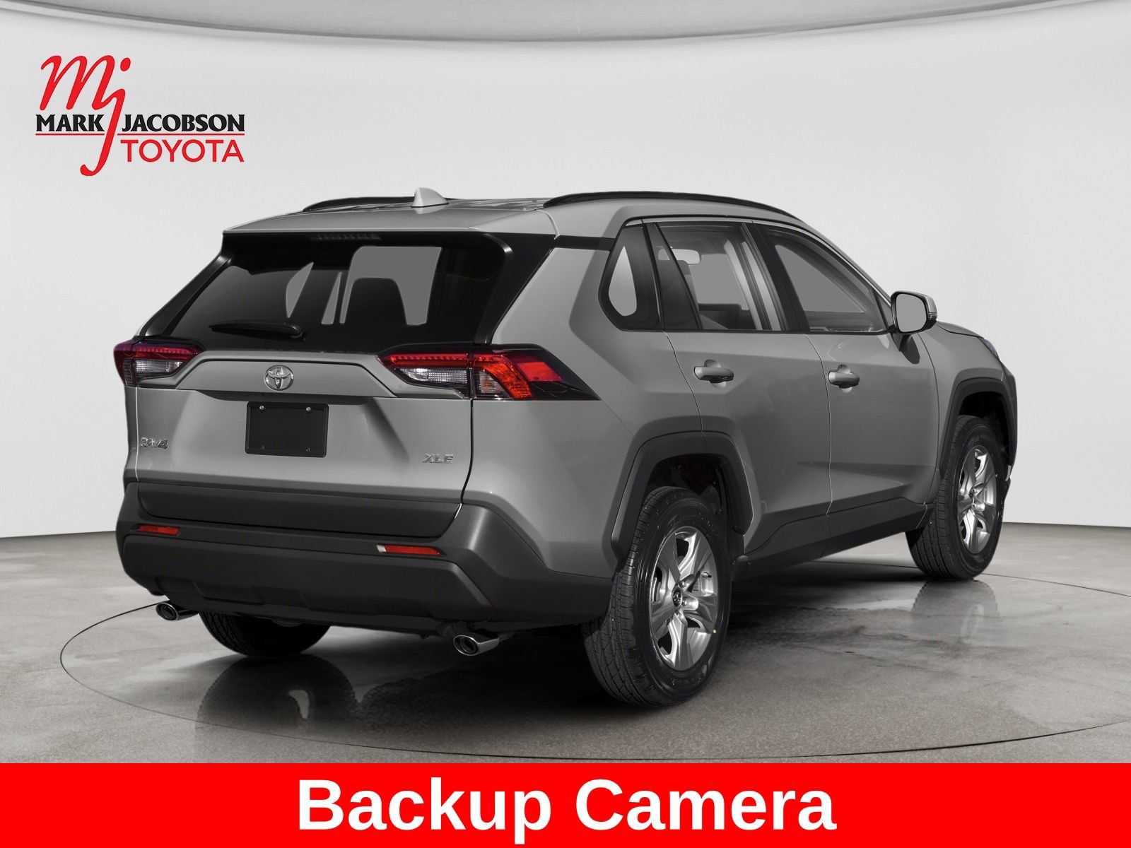 Used 2019 Toyota RAV4 XLE w/ Convenience Package FWD image 2