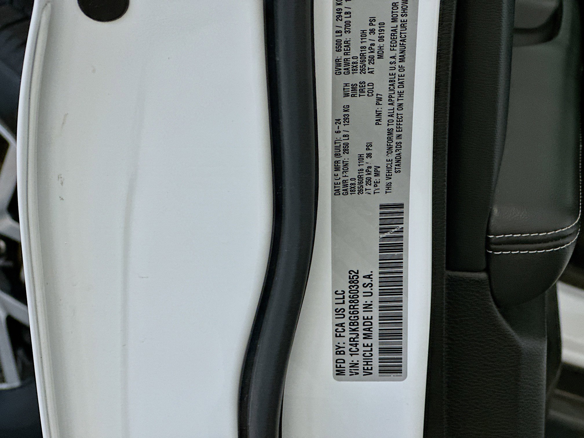 Used 2024 Jeep Grand Cherokee L Limited w/ Luxury Tech Group II image 12