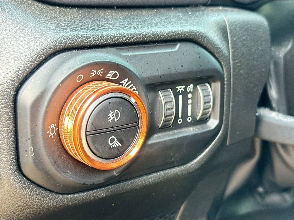 Used 2022 Jeep Gladiator Mojave w/ LED Lighting Group AWD/4WD image 11