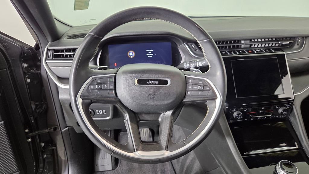 Used 2023 Jeep Grand Cherokee L Laredo AWD/4WD image 18
