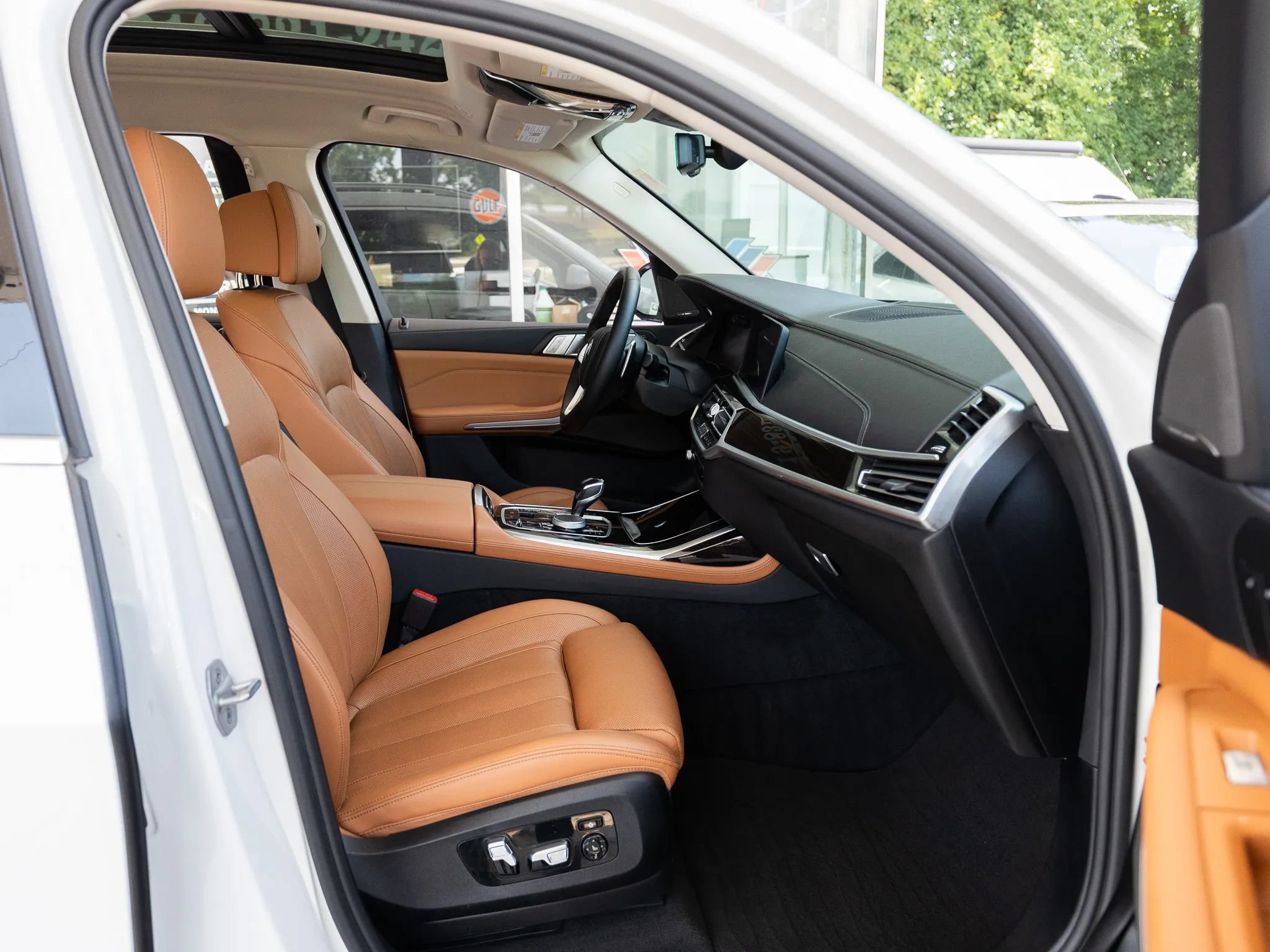 Used 2021 BMW X7 xDrive40i w/ Premium Package AWD/4WD image 22