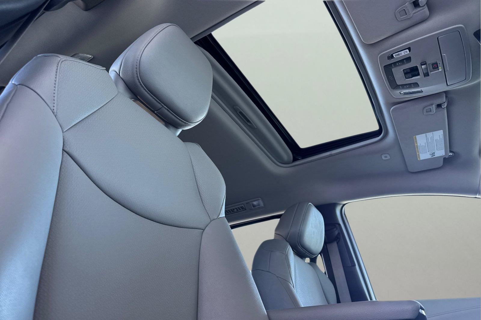 Used 2025 Toyota Sienna XLE FWD image 23