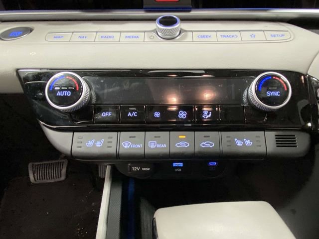 Certified 2025 Hyundai Elantra Limited image 22