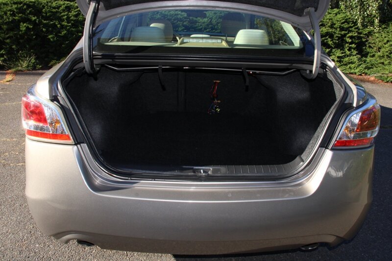 Used 2014 Nissan Altima 2.5 S w/ Display Audio Package FWD image 17