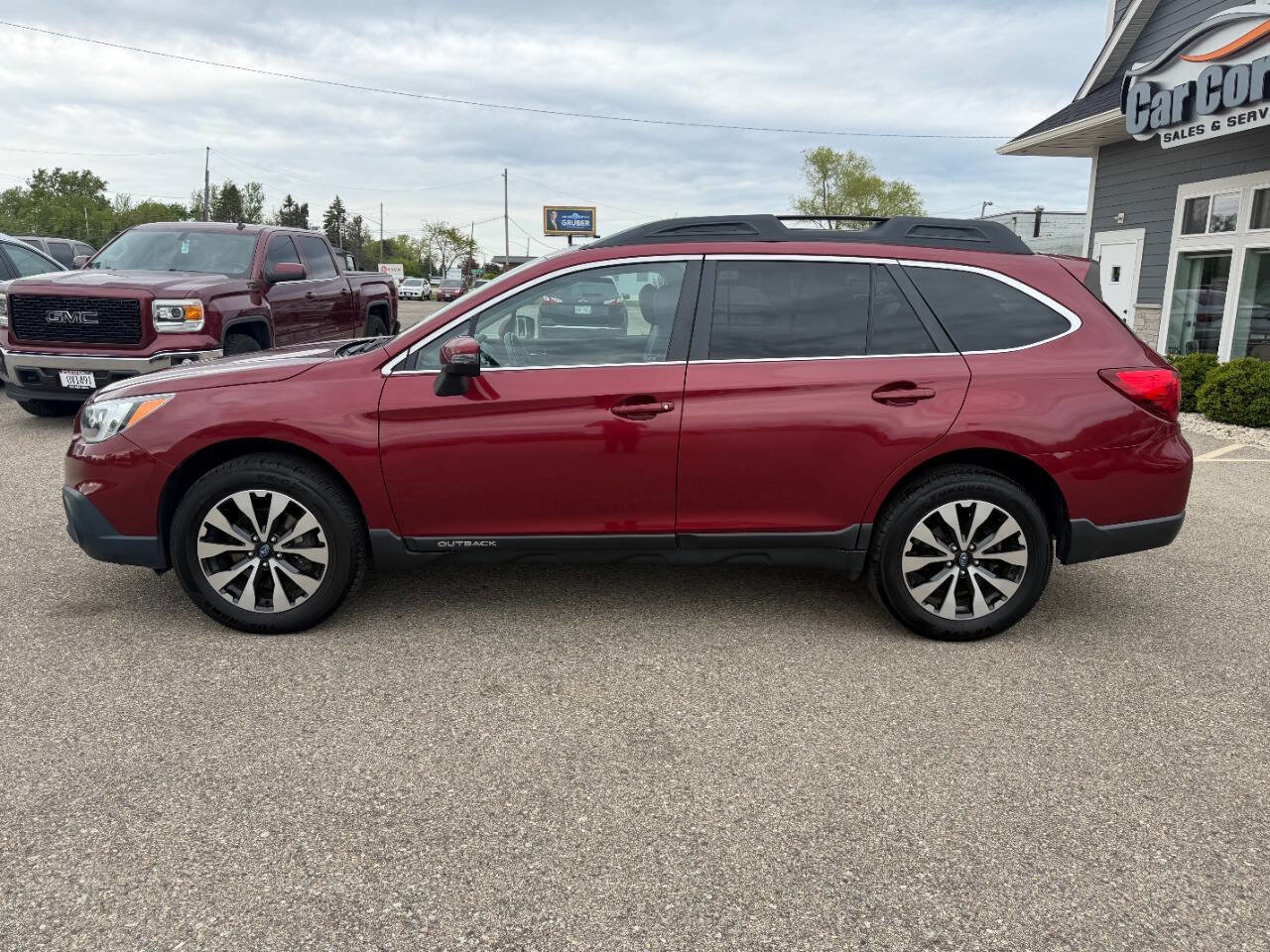 Used 2016 Subaru Outback 2.5i Limited AWD/4WD image 2