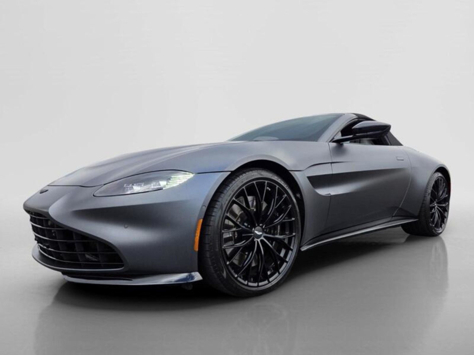 Used 2023 Aston Martin V8 Vantage Roadster RWD image 8