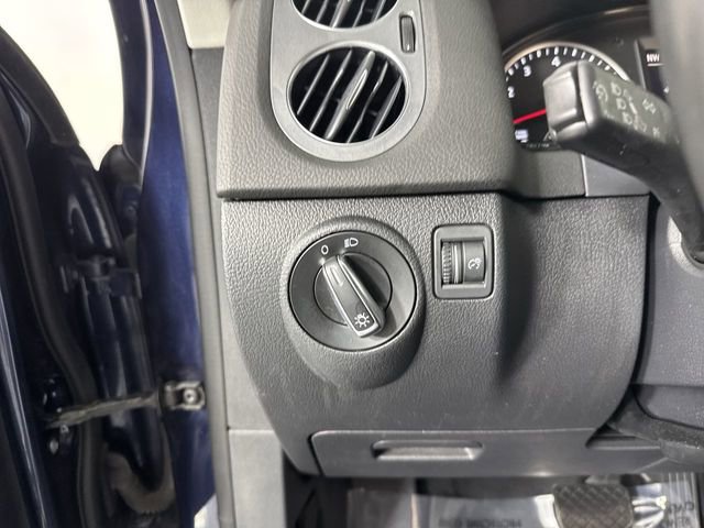 Used 2014 Volkswagen Tiguan S image 12